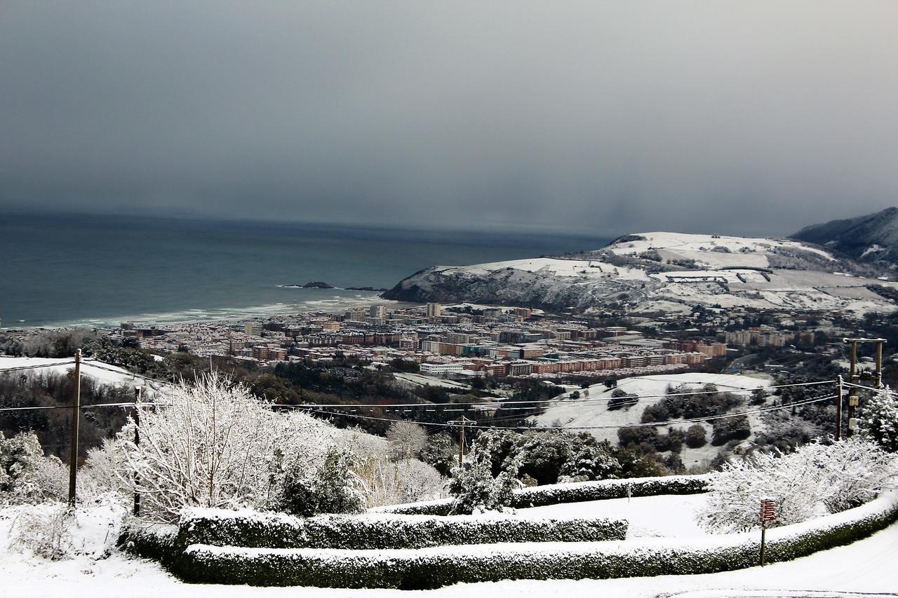Gazteategi Bed & Breakfast Zarautz Bagian luar foto